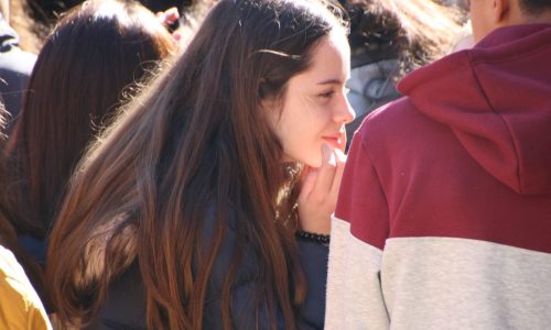 imagen de nuestros alumnos de la eso en el patio